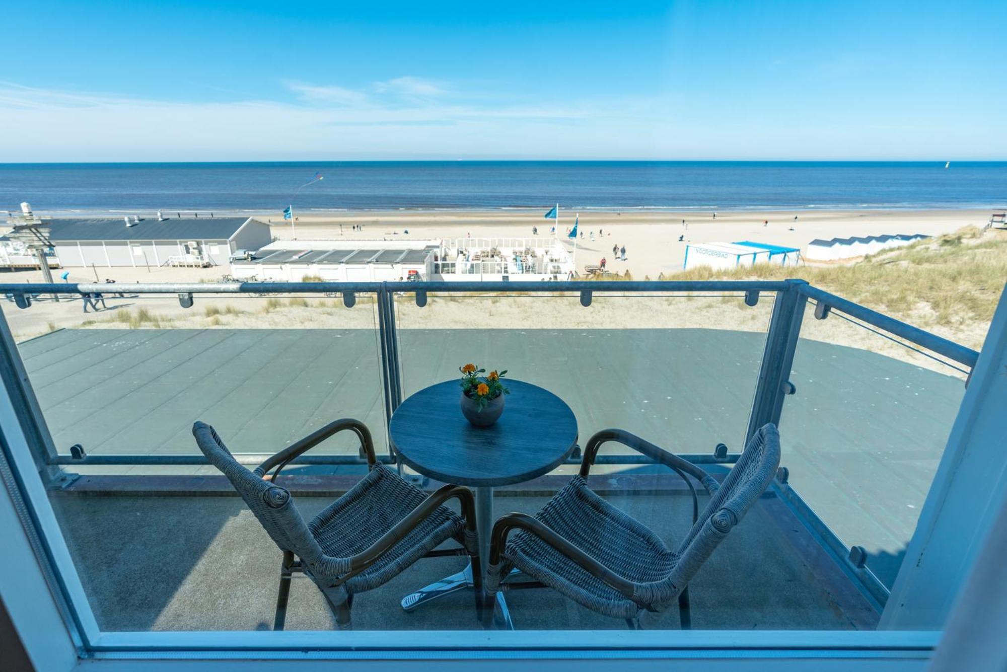 Strandhotel Noordzee De Koog  Exterior photo