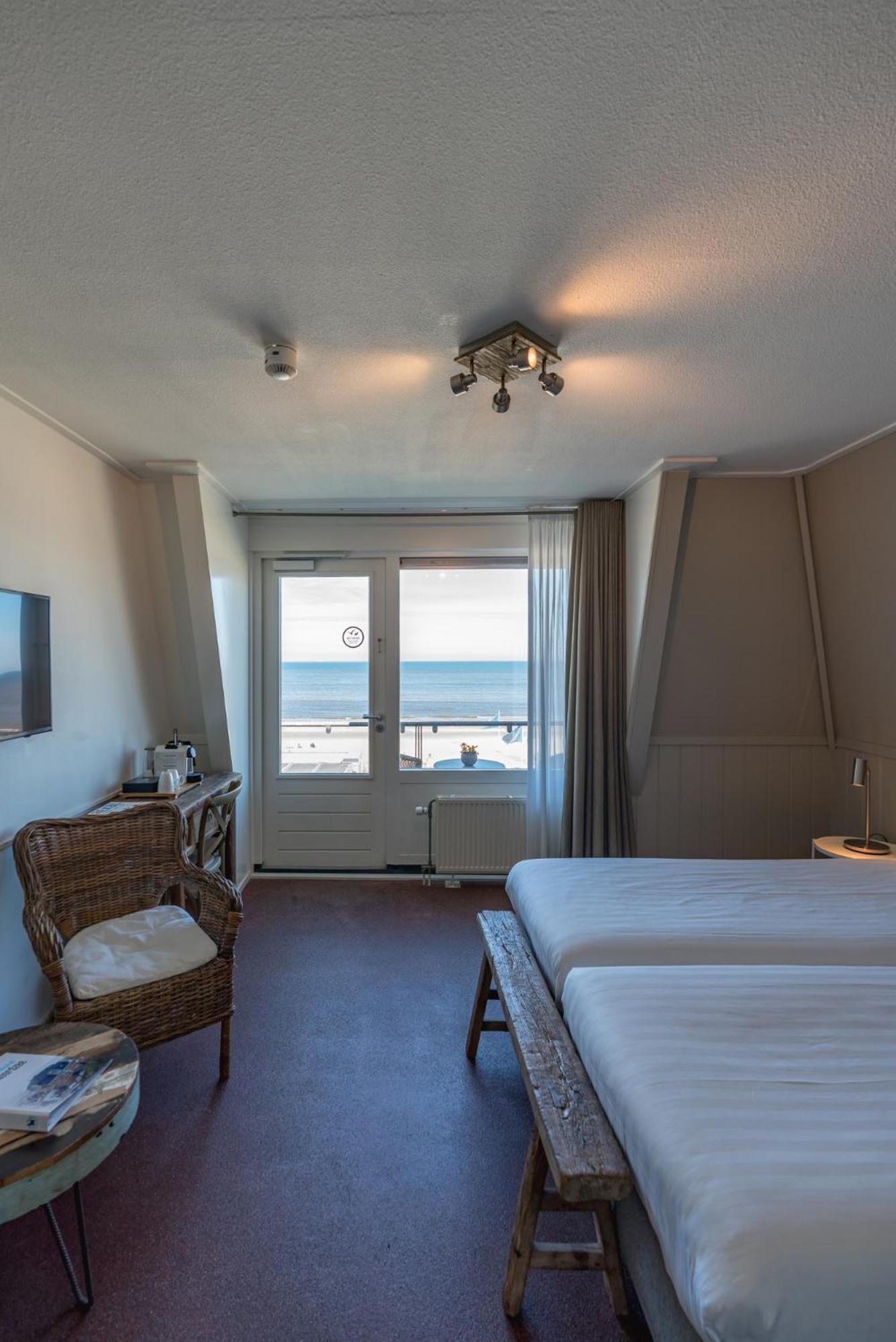 Strandhotel Noordzee De Koog  Exterior photo